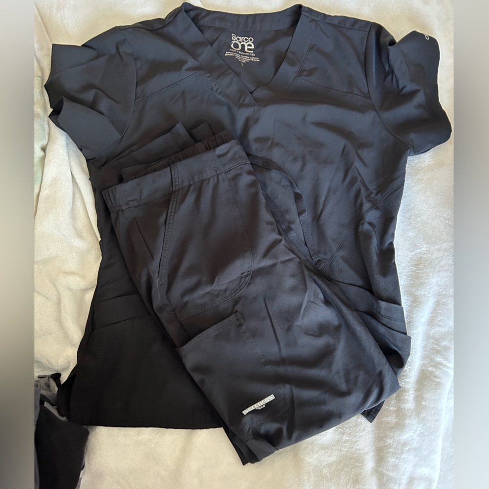 Barco one size large black scrub top and bottom
